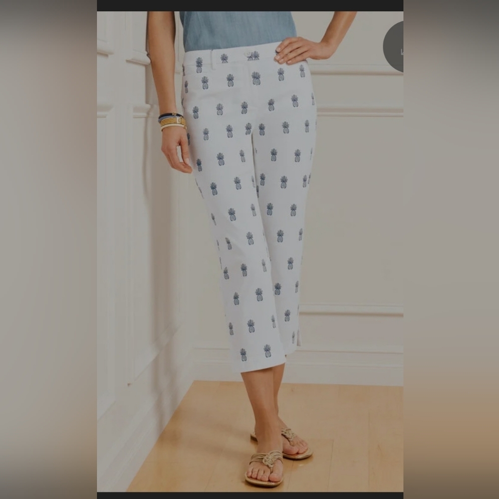 Talbots White Capri Pants With Navy Blue Pineapples Size 6p
